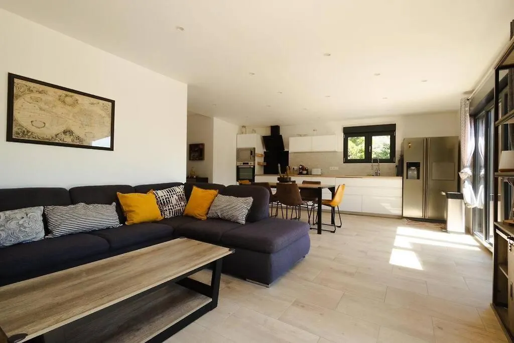 Villa Maudroume بورم لي ميموزا